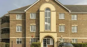 Spacious 2-Bed Family Flat in Wimbledon Near Tube - Image 4