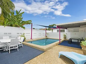 Townsville Holiday Apartments - Image 2