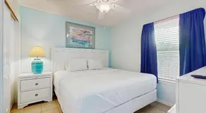 Family-friendly Gulf view condo with beach chair & umbrella shared pool hot tub - Image 2