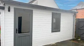 Cosy, Self-Contained Garden Room in City Centre! - Image 3