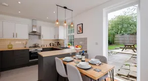 NEW Lovely-4Bed-2Bath-Parking-By FabAccommodation - Image 3