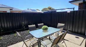 Lbarza Elegant Family 3BR Townhouse close to shopping centre Kialla - Image 4