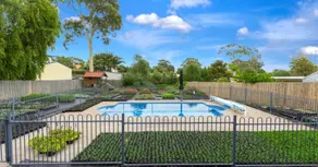 Tranquil Peninsula family getaway with pool - Image 2