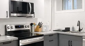Spacious 2BR Basement w Parking -30 mins to Downtwn TO - Image 4
