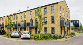Beautiful 2 Bed House, Central spot with free parking - Image 3