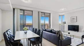 Skyport Retreat 3 Bed w 2 Parking Airport - Image 2