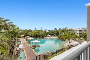 Sunny Top-Floor Pool View 1Bedroom Spa Suite - Image 3