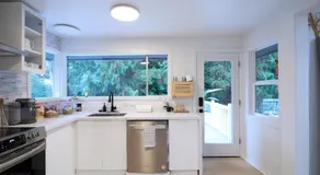 Stylish House with Huge Backyard AC and Pet Welcome - Image 5