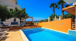 Payam Hotel Adults & Children 7+ - Image 3