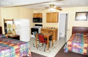 Interstate Motel - Image 2