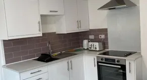 G-Floor Flat with 2 beds, 2 bathrooms, sleeps 4-6 - Image 4