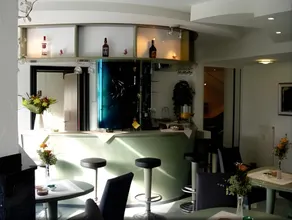 City Hotel - Image 5