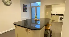 A spacious & modern 3-bed home - Image 3