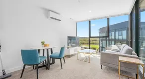 Modern Homy 1B1B APT Pool Gym Cinema Westfield Cafe - Image 2