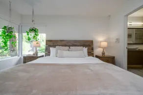 Boho House - Stylist Home with Parking and large Yard - Image 3