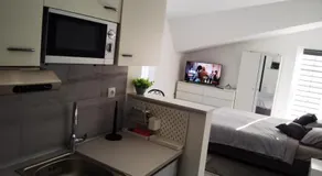 Art Room & Apartment - Image 5