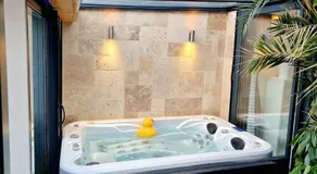 Maison cosy piscine jacuzzi sauna - Image 4