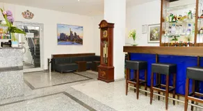 Crown Hotel - Image 4