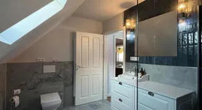 Art and Elegance, Family Friendly 2Bedroom Apartment near Frankfurt Airport, Free Parking - Image 2
