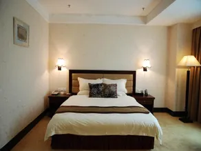 Cheerful Hotel - Image 4