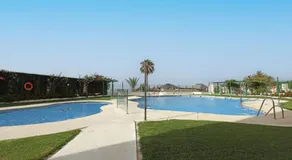 Appartement de première ligne avec vue sur la mer, piscine, climatisation et Wi-Fi. - Image 4