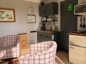 Charming 1BR Apartment in Upper Beeding - Image 3