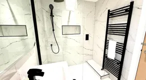 Luxurious Modern House With Garden Close To City Centre - Image 2