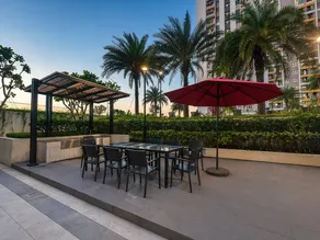 Q7 Riverside Private Room - Shared Apartment - Pool & BBQ - Image 5