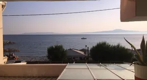 Chic seaside apartment in Akrogiali - 60 sqm - Sea view - Image 4