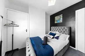 Cosy House for 8 in Rochester with Free Parking - Image 2