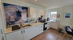 Number 10 Stunning Apartment, Fantastic Location! Free secure parking - Image 5