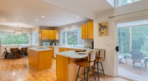 Cedarview Retreat by AvantStay - Image 5