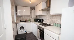 Home In Leeds Discounts for long term - Image 3