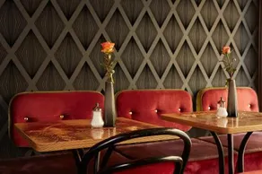 Hotel Lux - Image 4