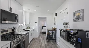 Modern Home Near Rosemont Allstate Arena O'Hare home - Image 3