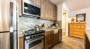 Charming Studio Deluxe w/Full Kitchen #115 at Donner Lake Village - Image 5