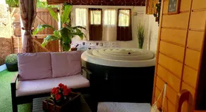 Studio19 Cosy Sauna Jacuzzi et jardinet privatifs - Image 3