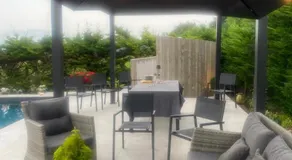 Independent Room in Villa with Pool - Image 3