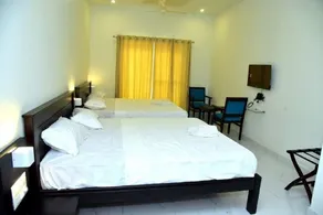Hotel Sharada Inn - Image 1