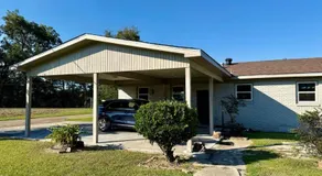 Serene Bayou Retreat - Spacious Family Home - Image 4