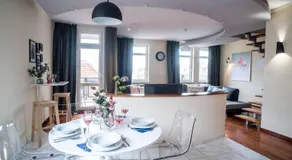 4-room home with AirCon and balcony free parking - Image 3