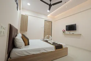 Bellissimo Hotel & Rooms - Image 3