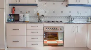 Traumhaus für 6 Personen mit spektakulärem privaten Pool und schönem Ausblick in die Natur - Image 4