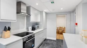 Modern Family Home Waltham Abbey Free Parking - Image 3