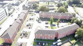 Modern 2-Bedroom Apartment Near Manchester with Free Parking - Image 5