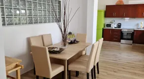 Anna's - Image 2