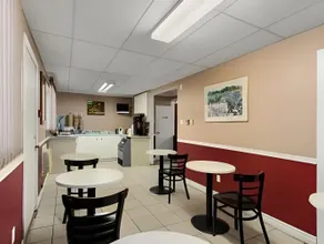 Kings Inn Midland - Image 5