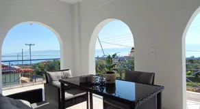 Cozy Seaside Home in Petalidi - Image 3