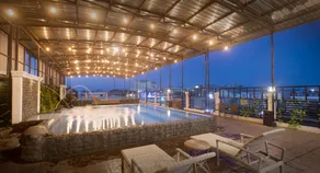Grand Tryas Hotel - Image 2