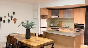 Spacious Newcastle West Apartment w Parking, Pool and Gym - Image 4